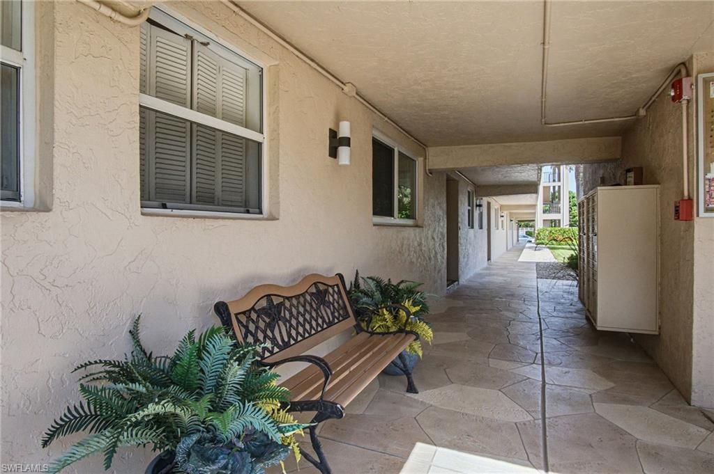 9 High Point Cir N, Unit 108, Naples, FL 34103 Photo