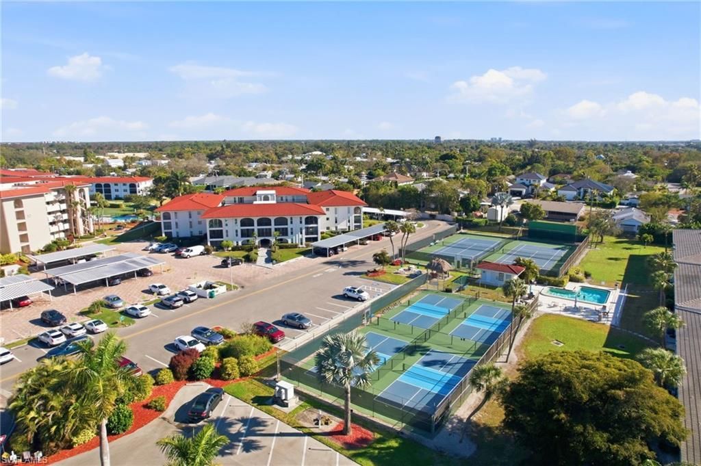 9 High Point Cir N, Unit 108, Naples, FL 34103 Photo