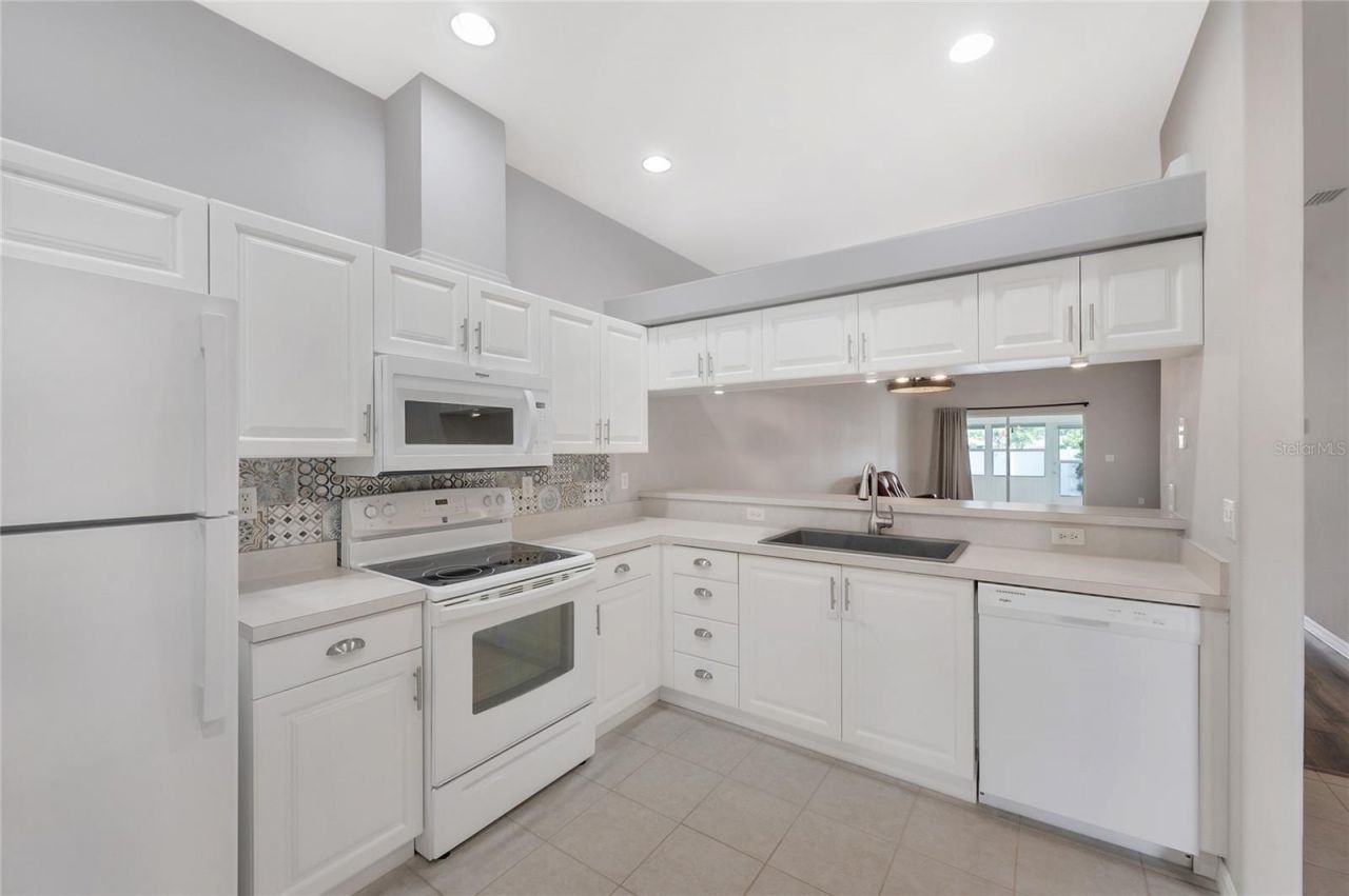 2645 73rd Court W, Unit 123, Bradenton, FL 34209 Photo