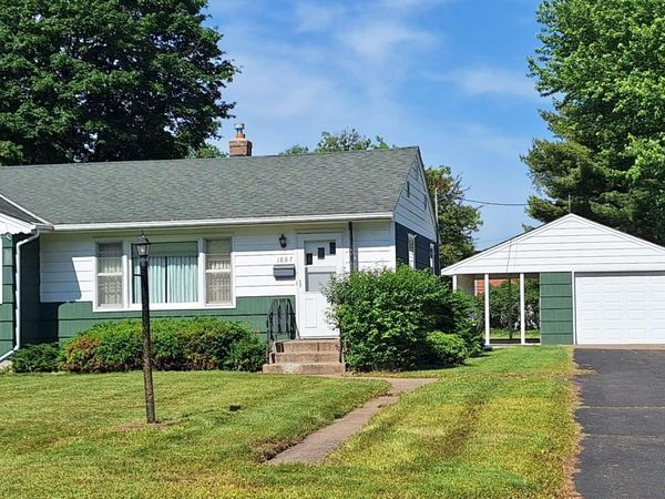 1887 Oxford Street N, Roseville, MN 55113
