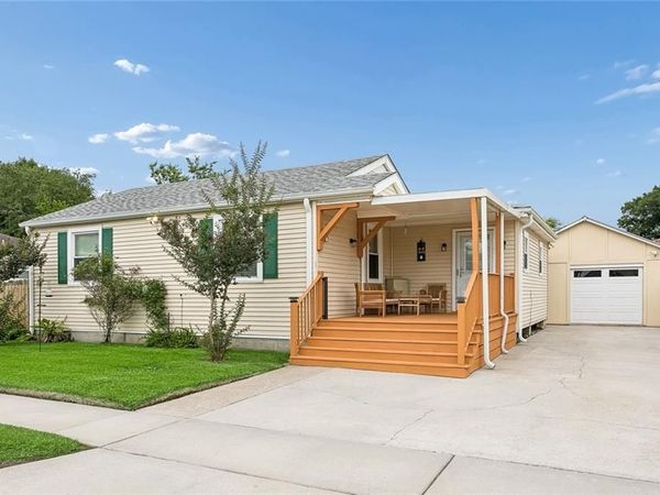 2220 LLOYDS Avenue , Chalmette, LA 70043
