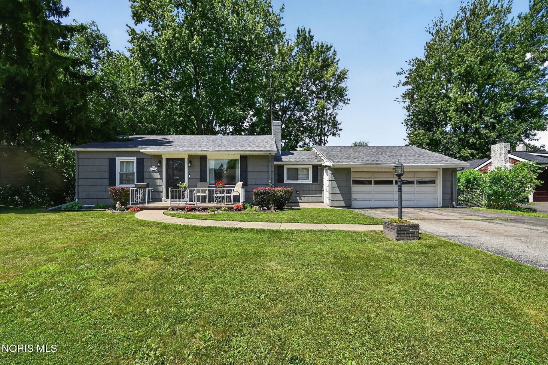 5903 Davida Drive, Toledo, OH 43612 Main Photo