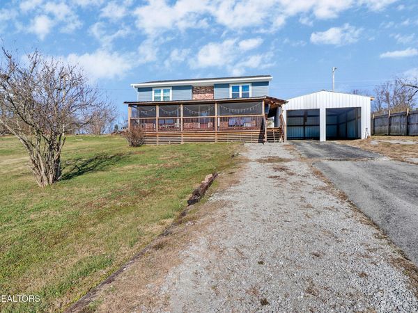 625 Mccartt St, Wartburg, TN 37887