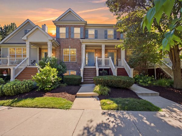 435 E Railroad Avenue , Bartlett, IL 60103