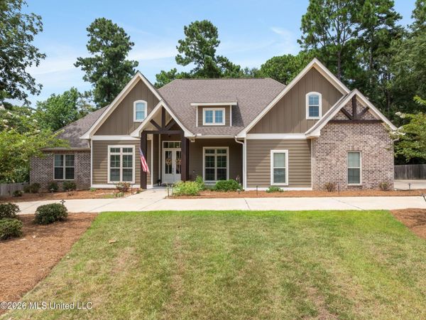 12 Pinehills Court, Hattiesburg, MS 39402