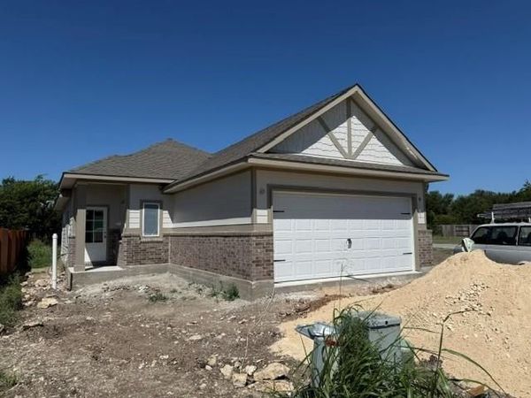 500 Gene Ray Ave, Bertram, TX 78605