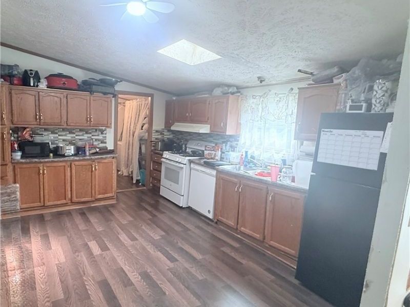 1241 N Park Circle, Brookfield, OH 44403 Photo 8