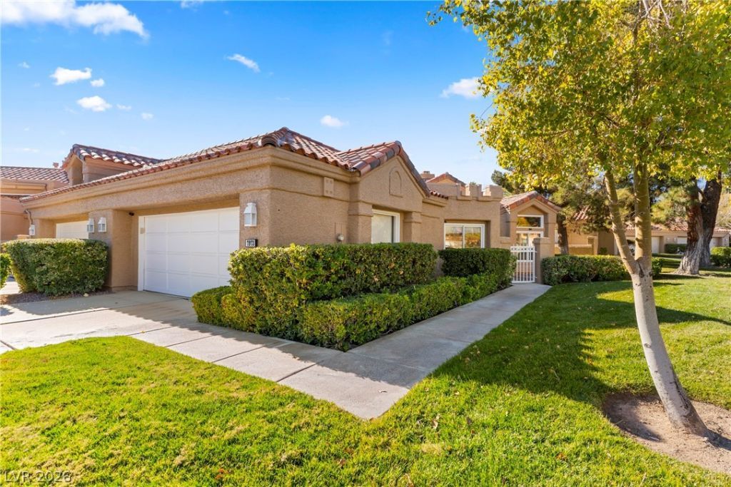 7973 Harbour Towne Avenue , Las Vegas, NV 89113