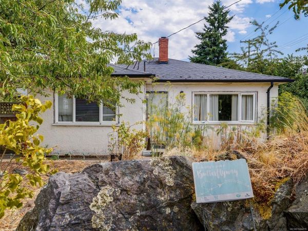 2607 Shelbourne St , Victoria, BC V8R 2Z2