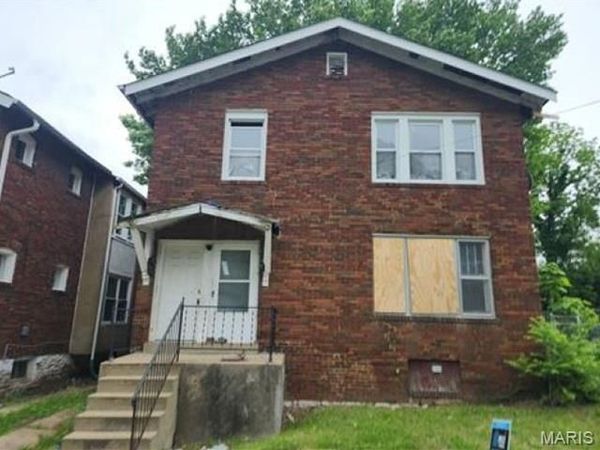1820 James A Harvey Lane , St Louis, MO 63133