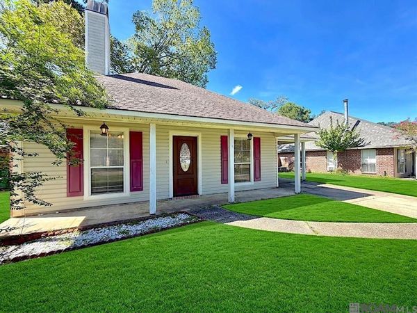13953 J R Dr, Walker, LA 70785