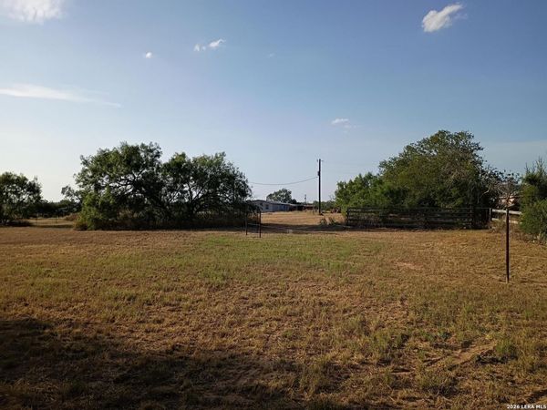 7461 FM 462, Bigfoot, TX 78005