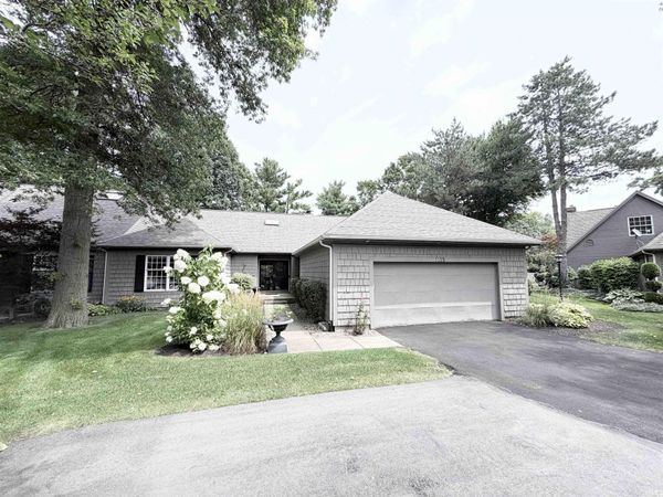 1325 E Erskine Manor Hill Drive, South Bend, IN 46614