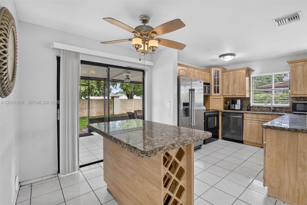 1580 SW 87th Ter, Pembroke Pines, FL 33025 Photo