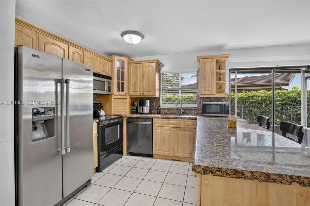 1580 SW 87th Ter, Pembroke Pines, FL 33025 Photo