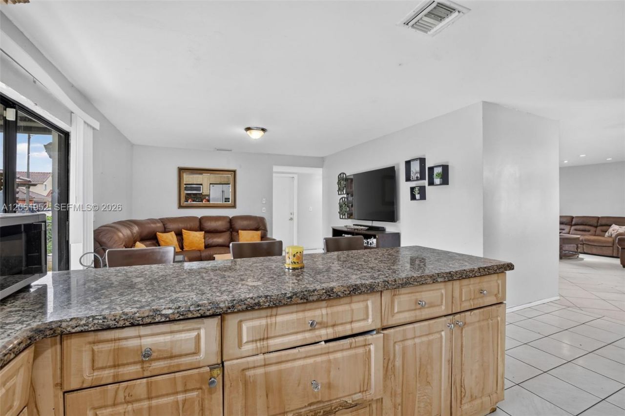 1580 SW 87th Ter, Pembroke Pines, FL 33025 Photo