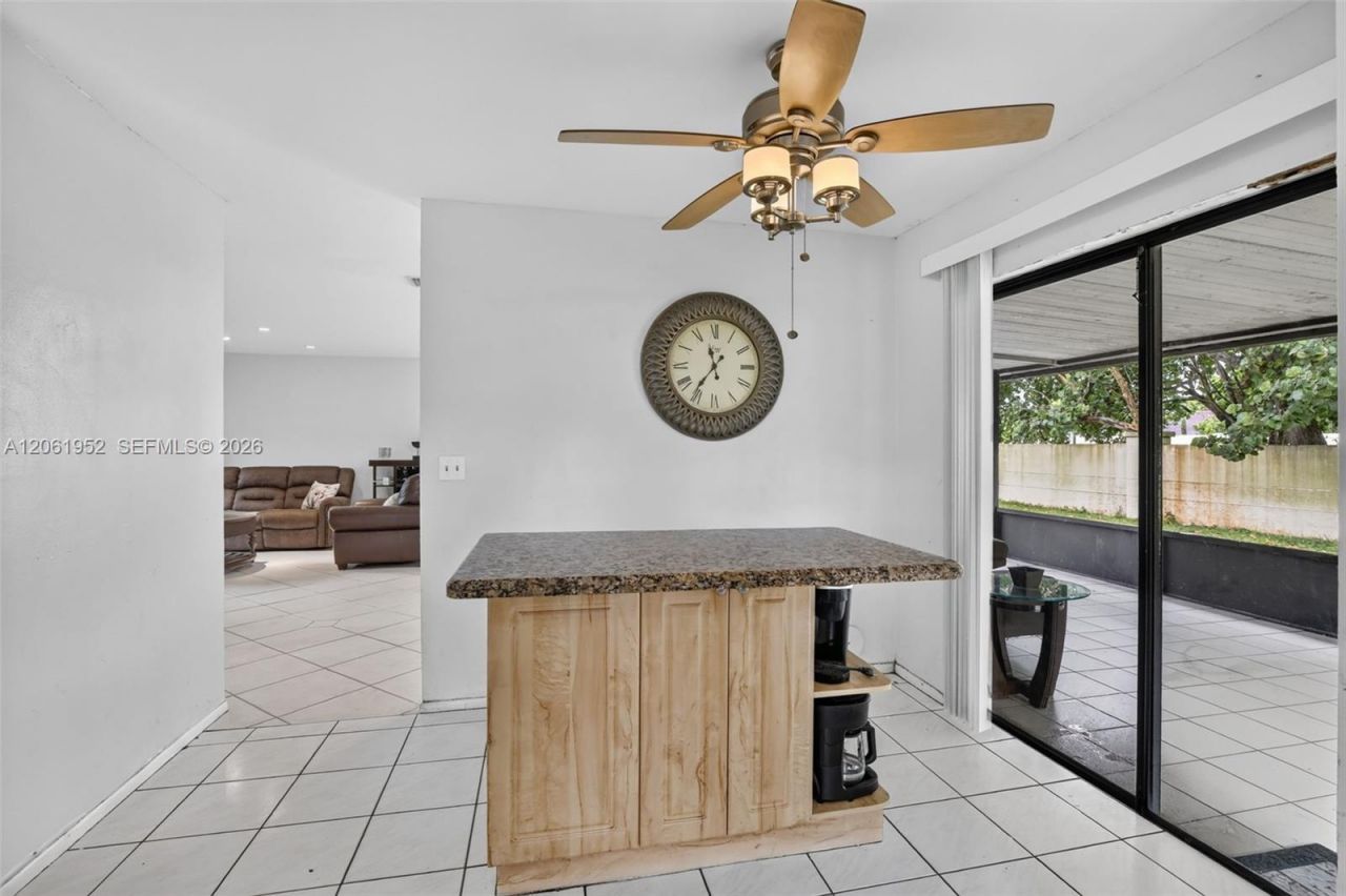 1580 SW 87th Ter, Pembroke Pines, FL 33025 Photo