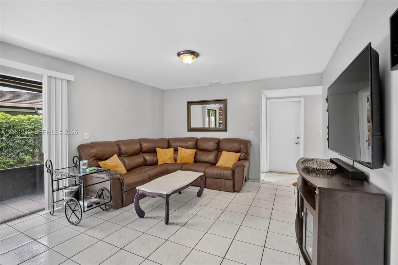1580 SW 87th Ter, Pembroke Pines, FL 33025 Photo