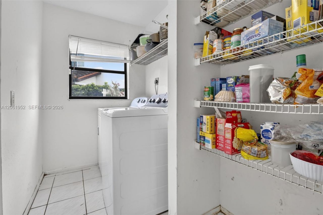 1580 SW 87th Ter, Pembroke Pines, FL 33025 Photo