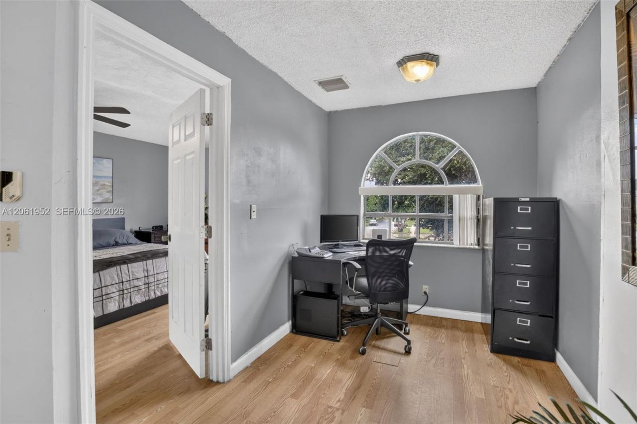 1580 SW 87th Ter, Pembroke Pines, FL 33025 Photo