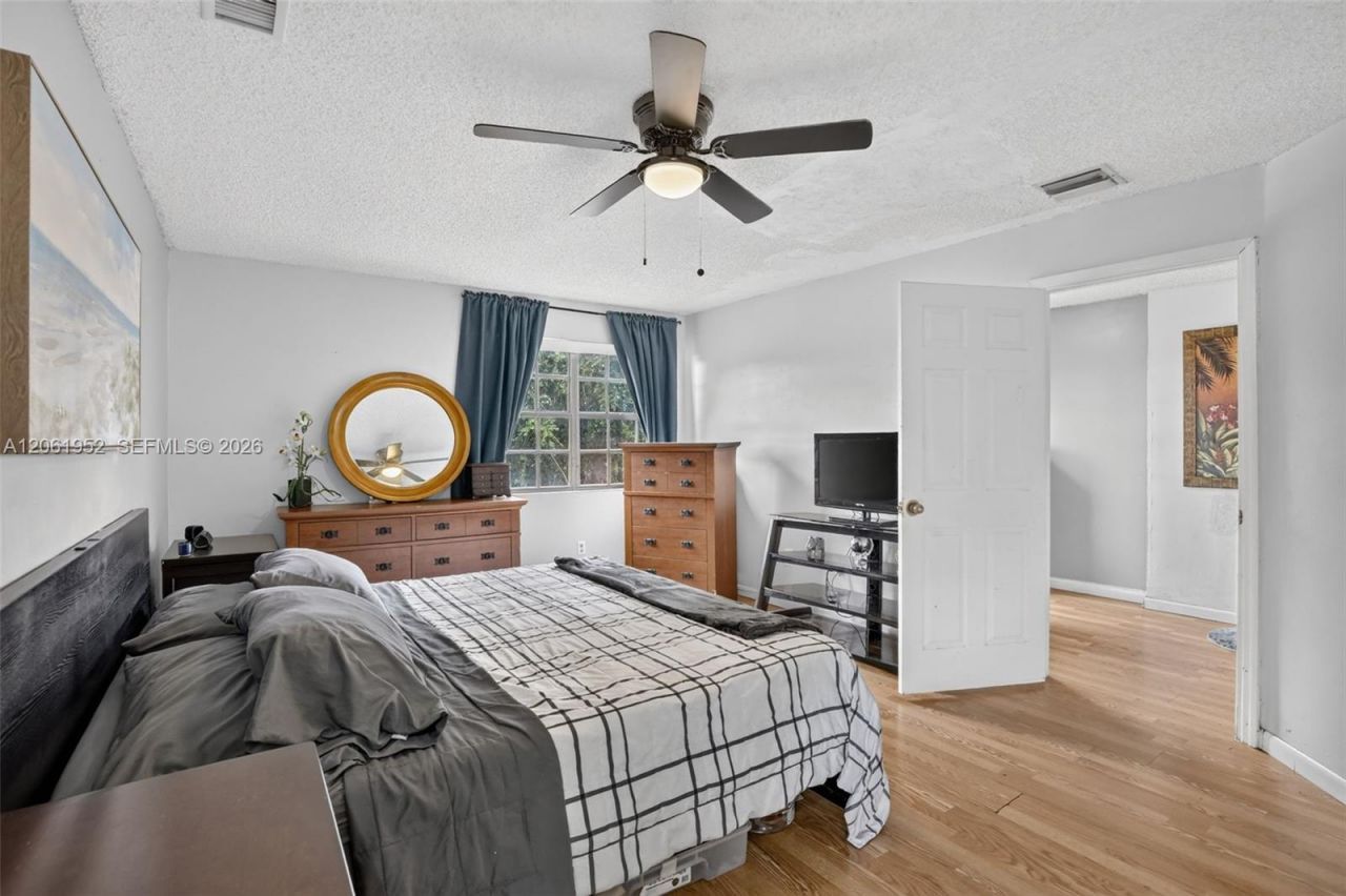 1580 SW 87th Ter, Pembroke Pines, FL 33025 Photo