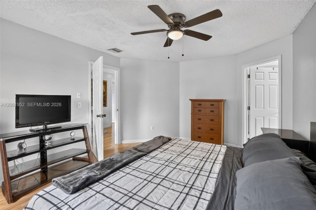 1580 SW 87th Ter, Pembroke Pines, FL 33025 Photo