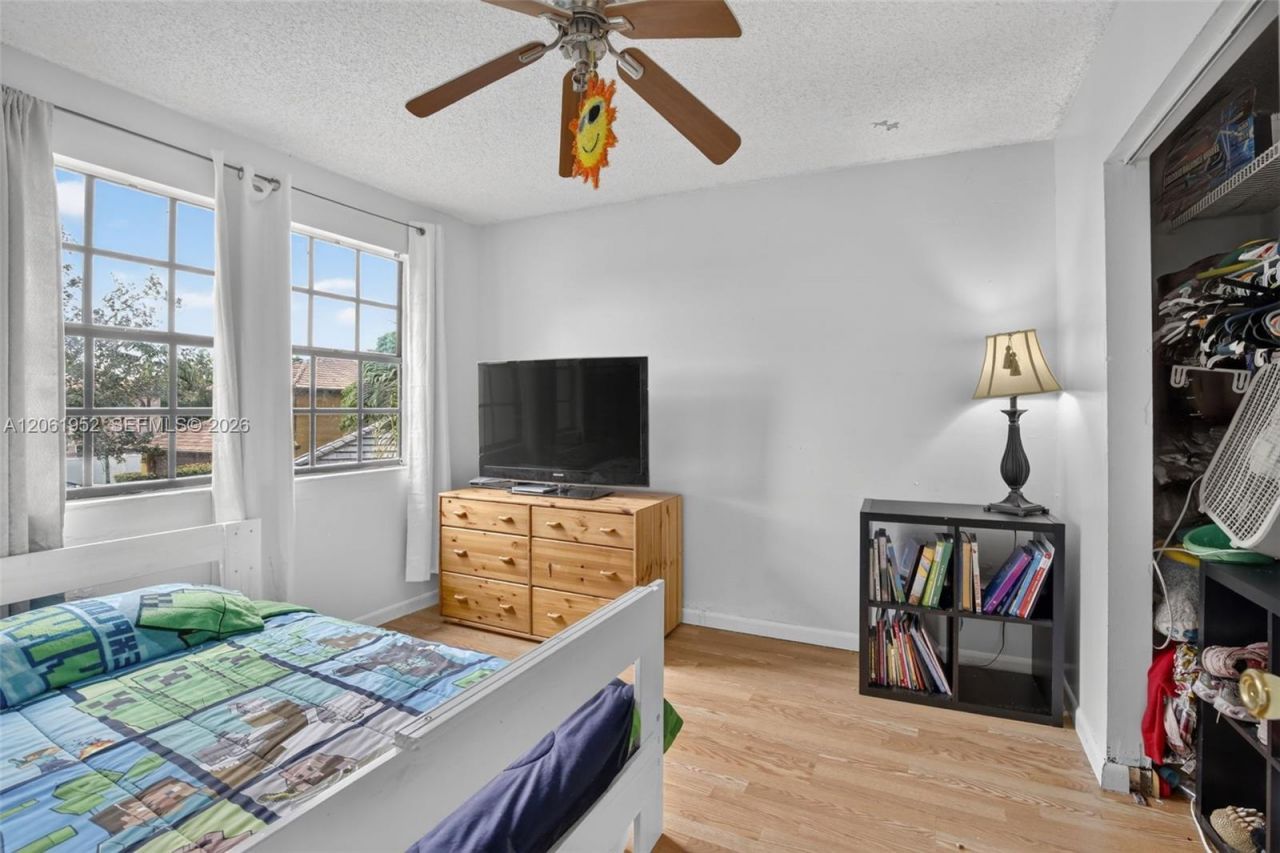 1580 SW 87th Ter, Pembroke Pines, FL 33025 Photo