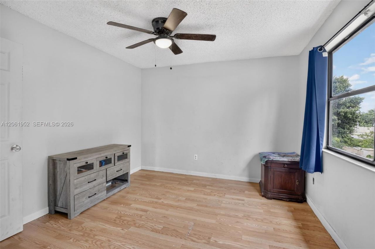 1580 SW 87th Ter, Pembroke Pines, FL 33025 Photo
