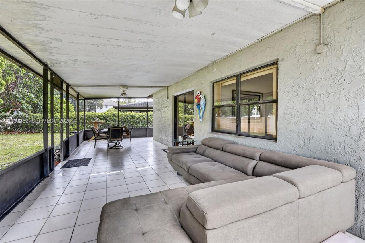 1580 SW 87th Ter, Pembroke Pines, FL 33025 Photo