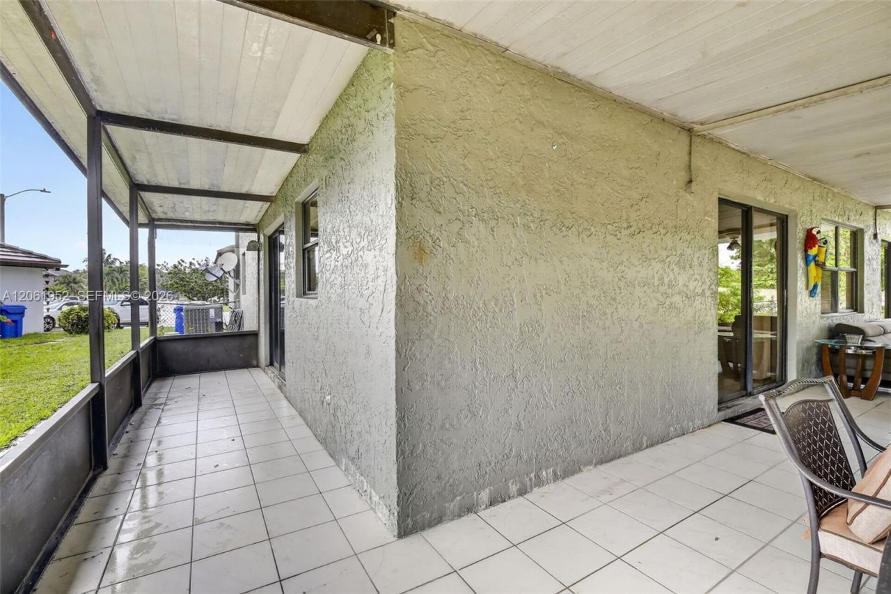 1580 SW 87th Ter, Pembroke Pines, FL 33025 Photo