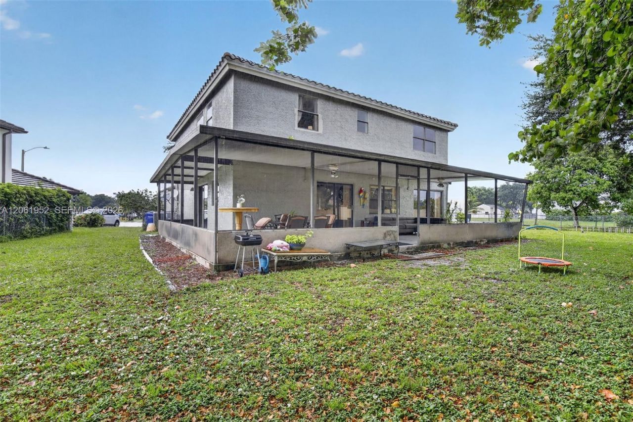 1580 SW 87th Ter, Pembroke Pines, FL 33025 Photo