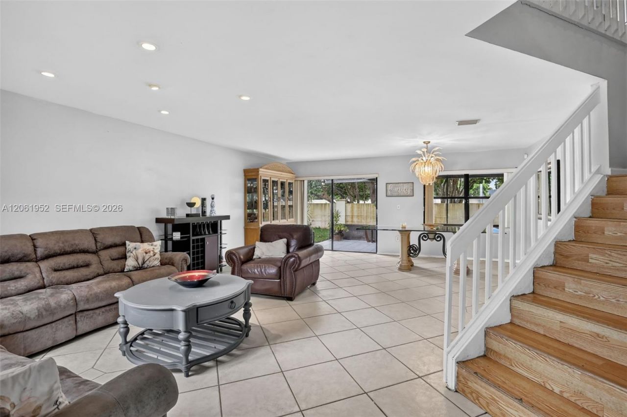 1580 SW 87th Ter, Pembroke Pines, FL 33025 Photo