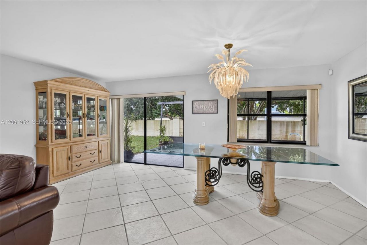 1580 SW 87th Ter, Pembroke Pines, FL 33025 Photo