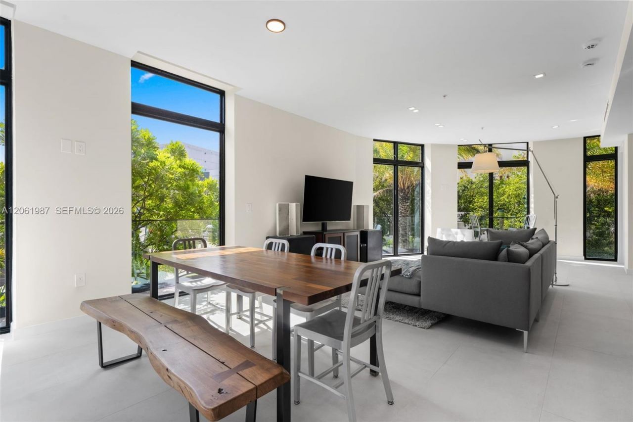 2688 SW 25th Ave , Miami, FL 33133 Photo