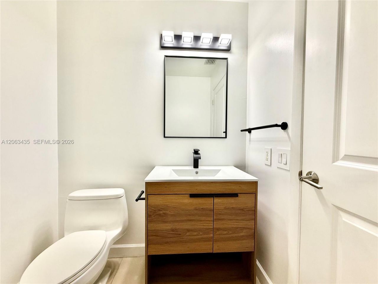 1945 S Ocean Dr, Unit 710, Hallandale Beach, FL 33009 Photo