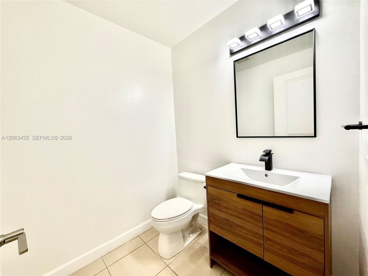 1945 S Ocean Dr, Unit 710, Hallandale Beach, FL 33009 Photo