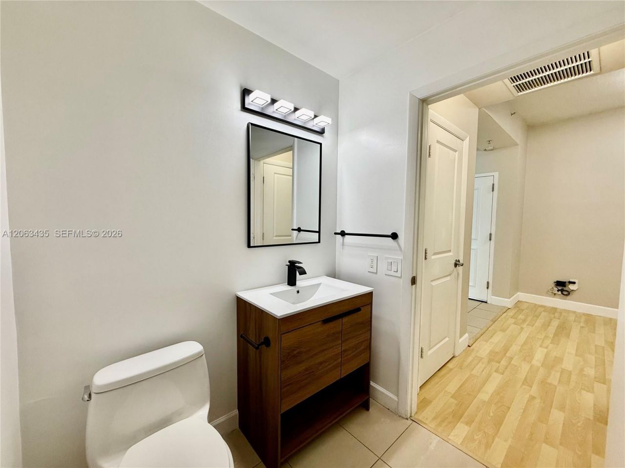 1945 S Ocean Dr, Unit 710, Hallandale Beach, FL 33009 Photo