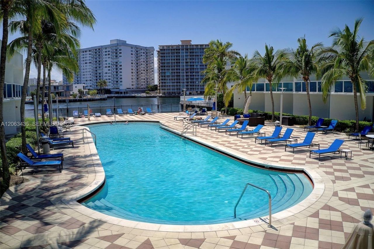 1945 S Ocean Dr, Unit 710, Hallandale Beach, FL 33009 Photo