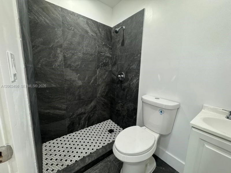 670 NE 166th St, Unit front, Miami, FL 33162 Photo
