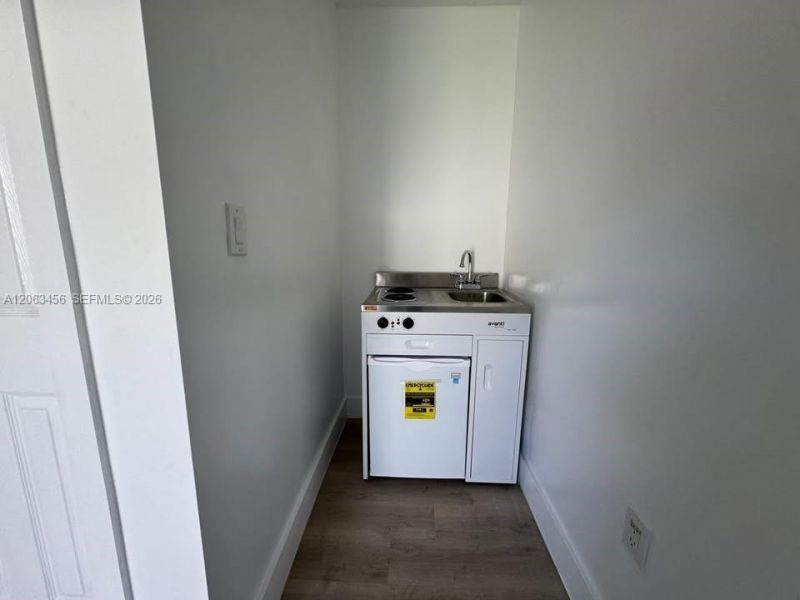 670 NE 166th St, Unit front, Miami, FL 33162 Photo