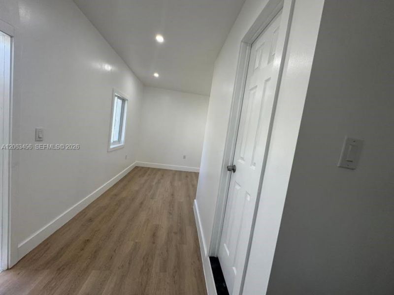 670 NE 166th St, Unit front, Miami, FL 33162 Photo