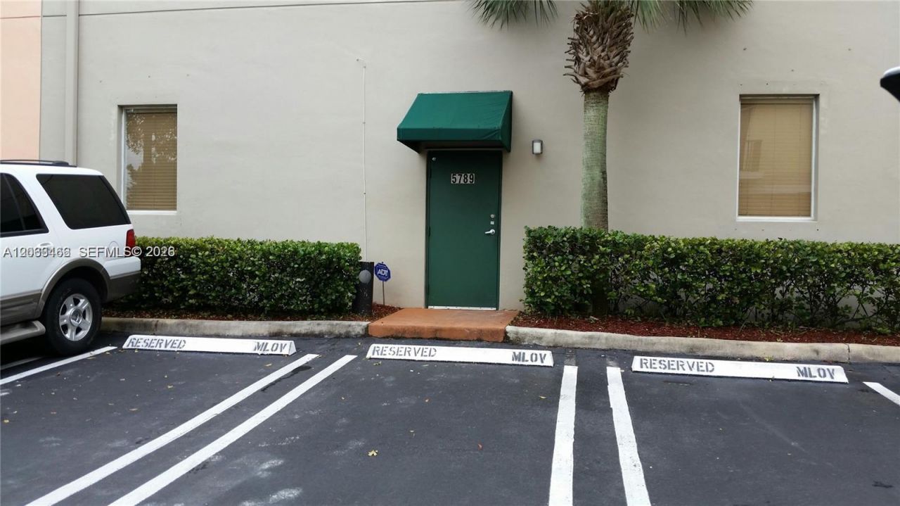 5791 NW 151st St, Unit 5791-A, Miami Lakes, FL 33014 Photo