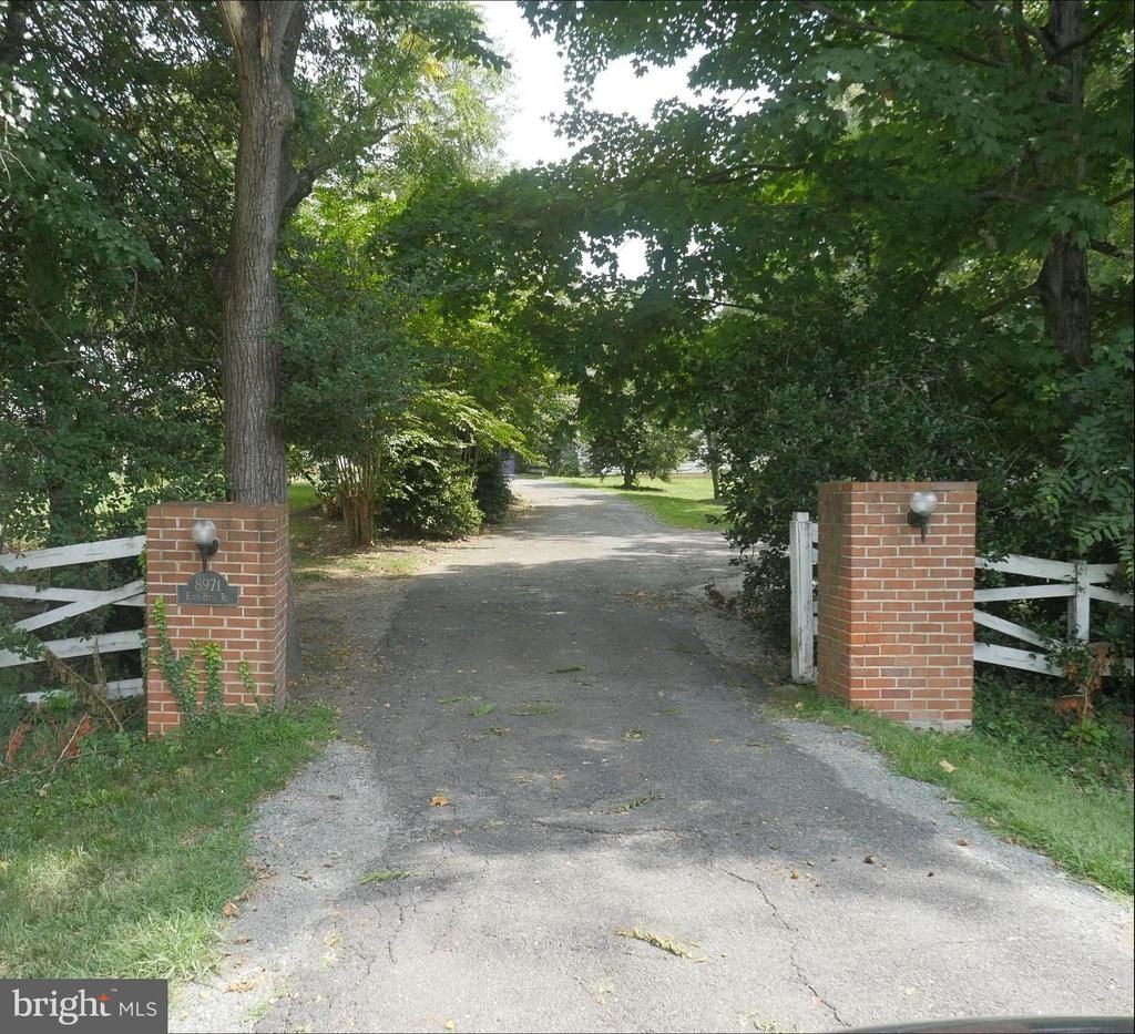 8971 Fort Hunt Road, Alexandria, VA 22308 Main Photo