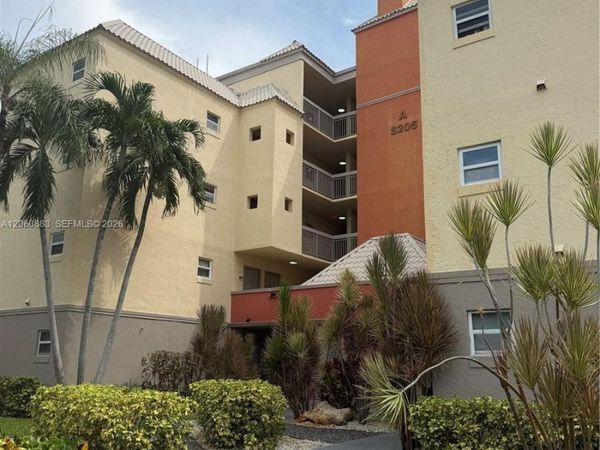 8205 Lake Dr , Unit 306, Doral, FL 33166
