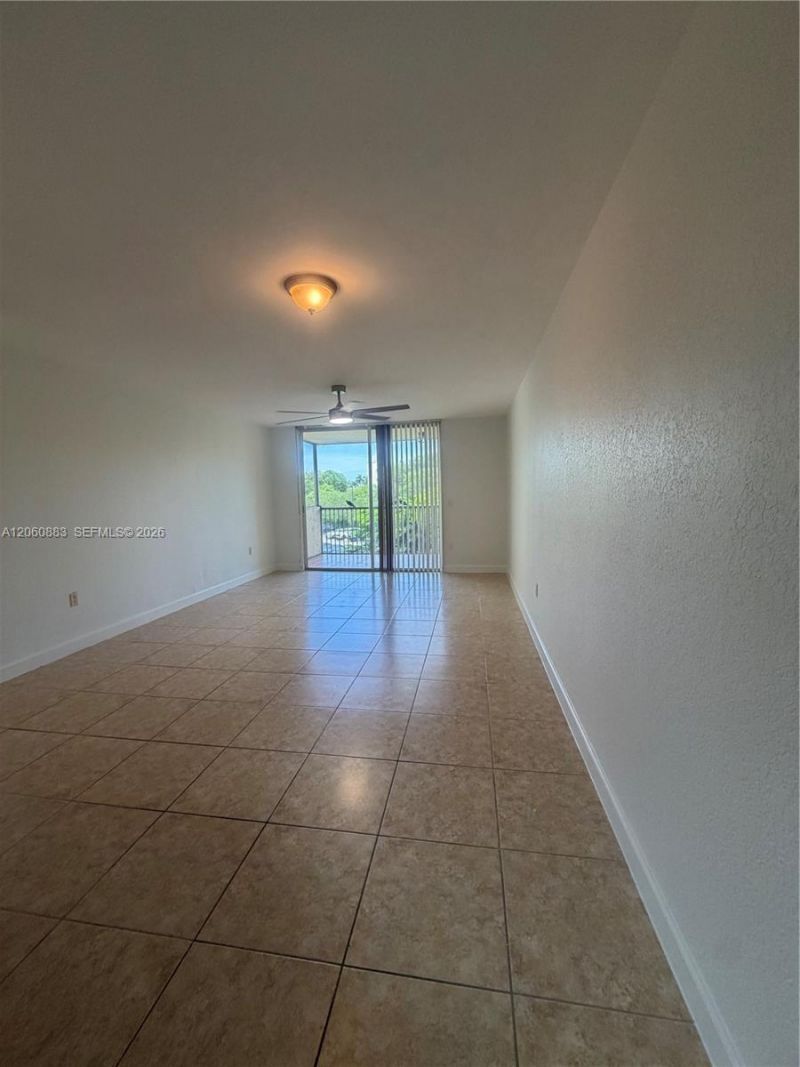 8205 Lake Dr , Unit 306, Doral, FL 33166 Photo
