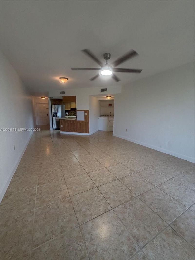 8205 Lake Dr , Unit 306, Doral, FL 33166 Photo