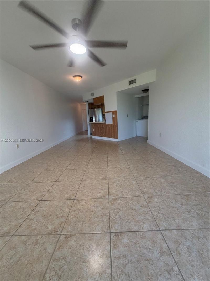 8205 Lake Dr , Unit 306, Doral, FL 33166 Photo
