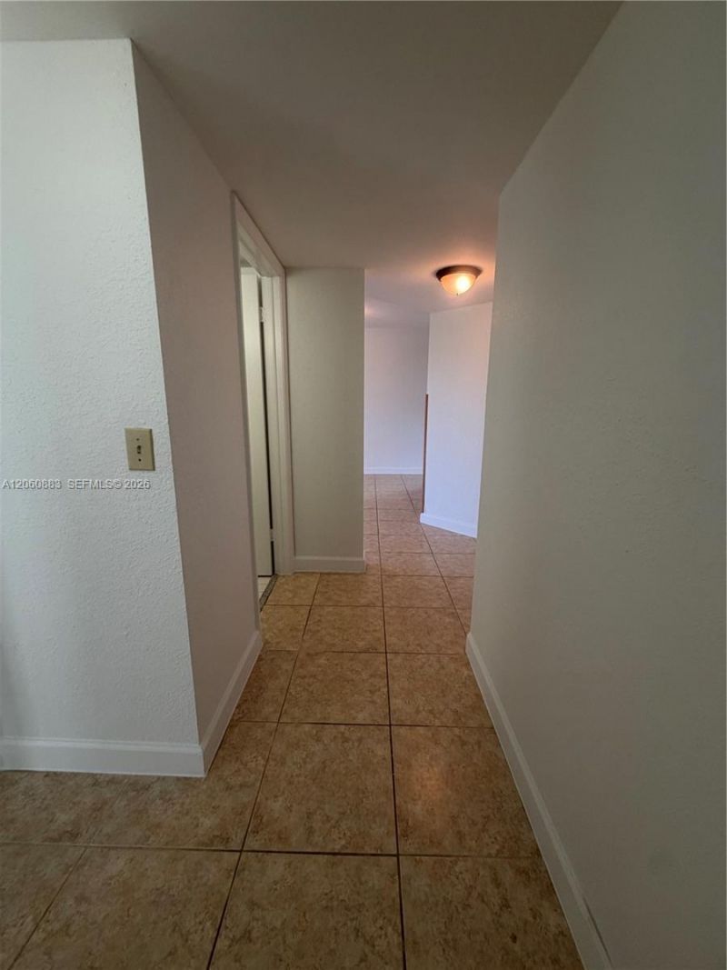 8205 Lake Dr , Unit 306, Doral, FL 33166 Photo