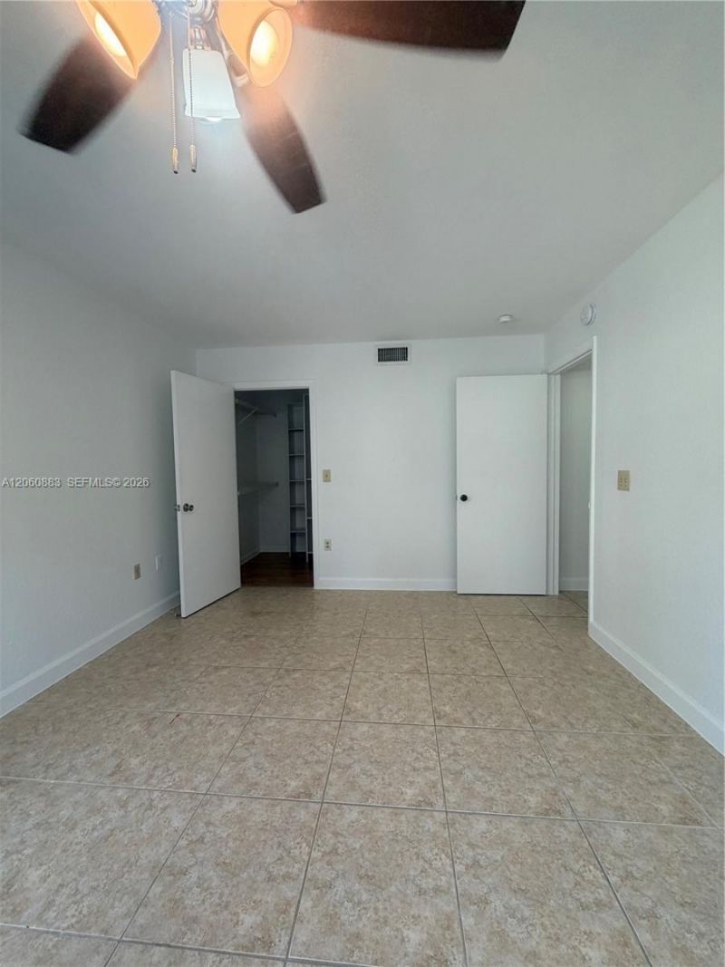 8205 Lake Dr , Unit 306, Doral, FL 33166 Photo