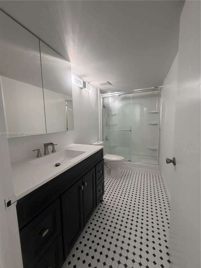 8205 Lake Dr , Unit 306, Doral, FL 33166 Photo